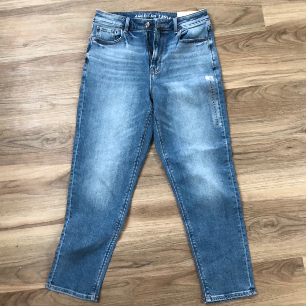 American Eagle hi rise Mom Jeans 27 short